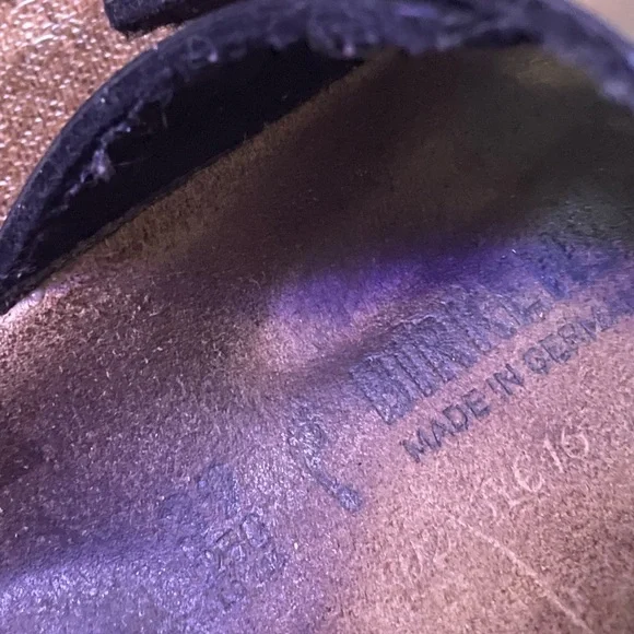 Birkenstock Arizona Oiled Leather.
Great condition cept darkened footbed. Size39 - Picture 5 of 5